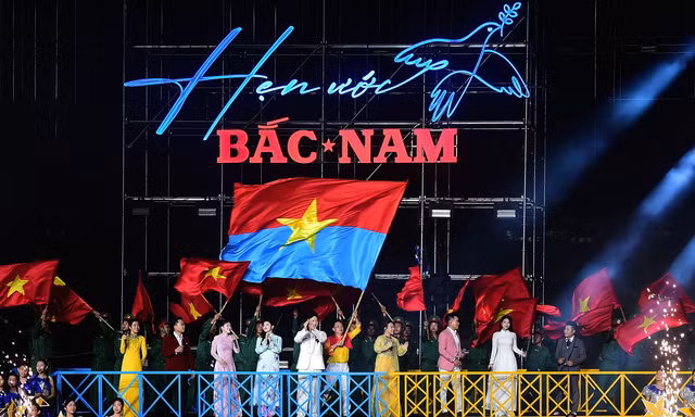 Những ca khúc nổi tiếng về Bác Hồ đã vang lên trong chương trình Hẹn ước Bắc Nam Ảnh: DUY PHẠM 