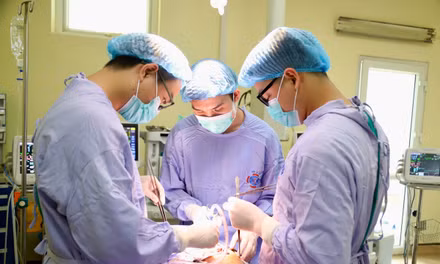  Bảo tồn lá phổi cho bệnh nhân ung thư nhờ kỹ thuật tạo hình phế quản