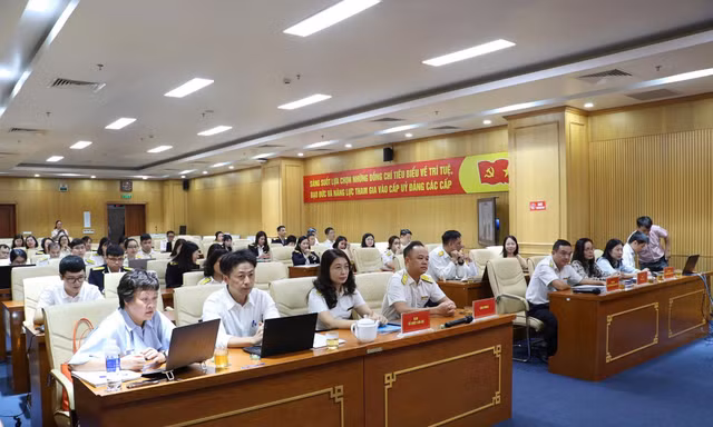 Các học viên tham dự khóa tập huấn Kiểm tra thuế với hoạt động kinh doanh TMĐT. 