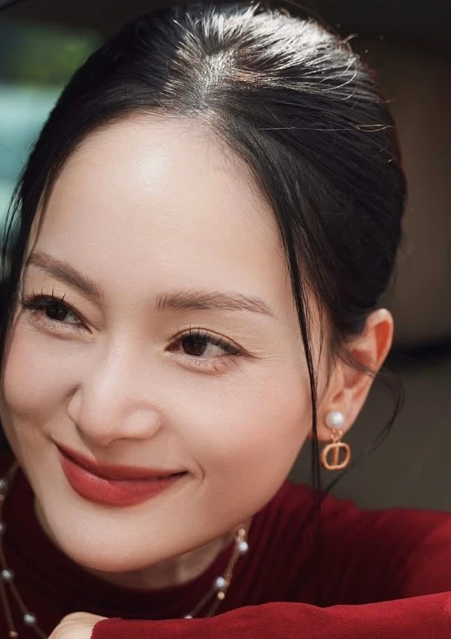 Lan Phương căng thẳng trước phiên tòa ly hôn