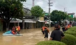 Xuyên đêm ứng cứu người dân ở Khánh Hòa chạy lũ