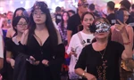 Chật cứng 'phủ thủy', 'ma quái' diễu phố trung tâm TPHCM đêm Halloween 