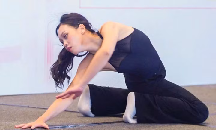 Ngỡ ngàng thí sinh Hoa hậu Việt Nam 'vặn người, bẻ khớp' ở buổi sơ khảo 