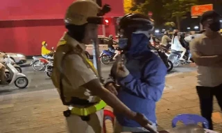 Tài xế có nồng độ cồn kịch khung livestream nói gì khi bị CSGT xử phạt?