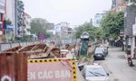 Ngổn ngang dự án mở rộng đường Âu Cơ rào chắn cả năm không thi công