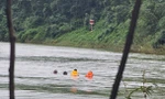 Vụ ô tô rơi xuống sông: Lãnh đạo tỉnh TT-Huế đến hiện trường chỉ đạo tìm kiếm 2 người mất tích