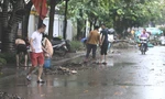 Người dân khu 'biệt thự triệu đô' vội vã dọn dẹp, khắc phục mưa lũ