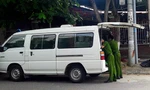 Công an khám nghiệm hiện trường, đưa thi thể nạn nhân về nhà xác bệnh viện sáng 3/5