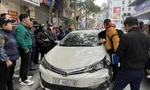Tài xế ô tô có biểu hiện say xỉn, tông xe máy chở 5 người một nhà ở Hà Nội