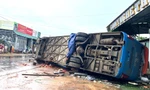 Lật xe khách ở Đắk Lắk, ba người tử vong