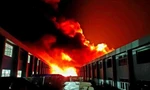 Cháy đỏ rực trời trong KCN Suối Tre, nhà xưởng rộng hàng nghìn mét vuông bị thiêu rụi