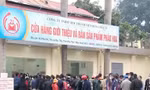 Dân xếp hàng chờ mua pháo hoa, website Nhà máy Z121 "nghẽn mạng"