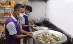Ấm lòng: Người Đà Nẵng kho cá gửi người khó ở TP HCM