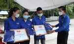 Đà Nẵng tuyên dương 19 đội hình thanh niên xung kích chống dịch COVID-19. Ảnh: Giang Thanh