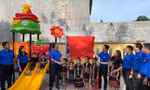 Bí thư TƯ Đoàn trao tặng khu vui chơi cho trẻ em Cơ Tu