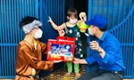 'Chú Cuội' mang Trung thu đến với trẻ em khó khăn