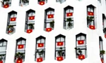 Cao ốc Đà Nẵng rực đỏ cờ Tổ quốc mừng lễ 30/4