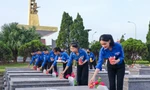 Tuổi trẻ Đà Nẵng, Bình Định thắp ngàn ngọn nến tưởng niệm các anh hùng, liệt sĩ