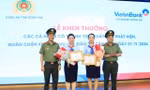 Ngăn chặn kịp thời vụ lừa đảo, 2 nhân viên ngân hàng được Công an khen thưởng