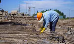 Công nhân làm việc xuyên Tết trên các đại công trường ở Đồng Nai