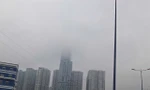 Nhiều tòa nhà chọc trời ở TPHCM, Bình Dương mờ khuất trong mây mù