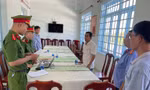 Chủ tịch xã bị khởi tố vì ký chứng thực giấy tờ giả giúp vợ lừa đảo chiếm đoạt tài sản