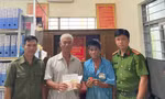 Nhặt được tiền vàng, lão nông trả lại người đánh rơi