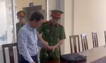 Bắt tạm giam một bác sĩ làm giả giấy khám sức khỏe 
