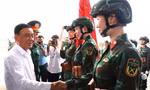 Thường trực Ban Bí thư Trần Cẩm Tú thăm lực lượng tham gia diễu binh, diễu hành tại Đồng Nai 
