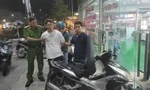 Bắt đối tượng dùng dao khống chế chủ cửa hàng cướp 6 điện thoại di động