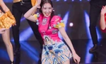 Hồng Diễm diện váy ngắn, nhảy ‘See tình’