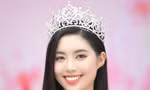 Chuyện chưa kể về phần thi ứng xử của Á hậu Châu Anh khiến khán giả Huế vỗ tay rần rần 
