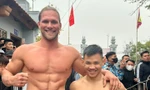 Cả triệu người xem đô vật ngoại quốc 'oanh tạc' hội làng ở Hà Nội