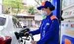 Giá xăng tăng, dầu diesel giảm