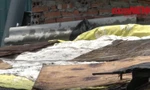 Xóm trọ Hà Nội 'đắp' chăn, tạt nước mái nhà để chống nóng 