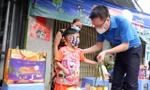 Đưa Tết Trung thu đến với con công nhân hoàn cảnh khó khăn