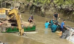 Lật ghe ở Vĩnh Long, 23 tấn gạo chìm sông
