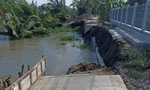 Hậu Giang: Sạt lở 'nuốt' hàng trăm m2 đất, chia cắt đường giao thông nông thôn