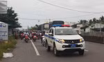 Hậu Giang huy động lực lượng 'hộ tống' hàng trăm xe máy qua địa bàn tỉnh để về quê