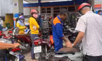 Người dân lo hết xăng, tăng giá