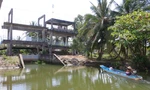 Đóng cống ngăn mặn ở xã Hỏa Tiến, TP Vị Thanh, tỉnh Hậu Giang. Ảnh: DK