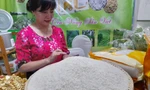 Giá gạo Việt Nam tăng vượt Thái Lan, gạo 100% tấm 'cháy' hàng
