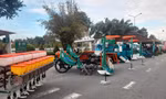 'Trình làng' tất tật thiết bị bay, cối xay, quang gánh, quạt hòm... 