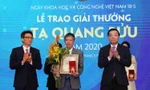 PGS. Phạm Tiến Sơn, trường Đại học Đà Lạt được vinh danh tại giải thưởng Tạ Quang Bửu năm 2020. Ảnh Đình Nam