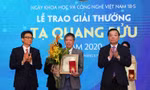 PGS. Phạm Tiến Sơn, trường Đại học Đà Lạt được vinh danh tại giải thưởng Tạ Quang Bửu năm 2020. Ảnh Đình Nam