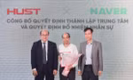 GS.TS Hồ Tú Bảo (giữa), Giám đốc Khoa học Trung tâm Nghiên cứu quốc tế về trí tuệ nhân tạo và PGS Huỳnh Quyết Thắng (bên trái), Hiệu trưởng Trường ĐH Bách khoa Hà Nội