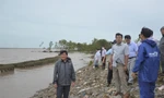 Cà Mau: Triều cường dâng cao 1,7 mét, nhiều đoạn đê biển sạt lở nghiêm trọng
