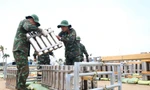Cận cảnh trận địa pháo hoa trên sà lan trước giờ khai hỏa
