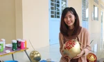 Cô giáo dùng chữ thư pháp 'thổi hồn’ lên trái cây chưng Tết