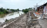 Liên tiếp 3 vụ sạt lở ở An Giang, nhà dân cheo leo trên bờ vực